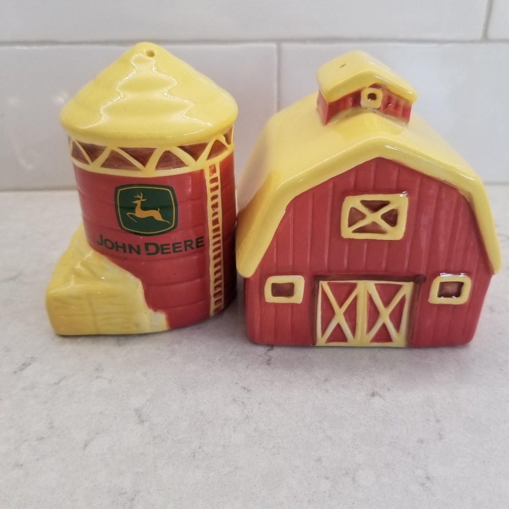 John Deere Salt and Pepper Shaker - Picture 3 of 11